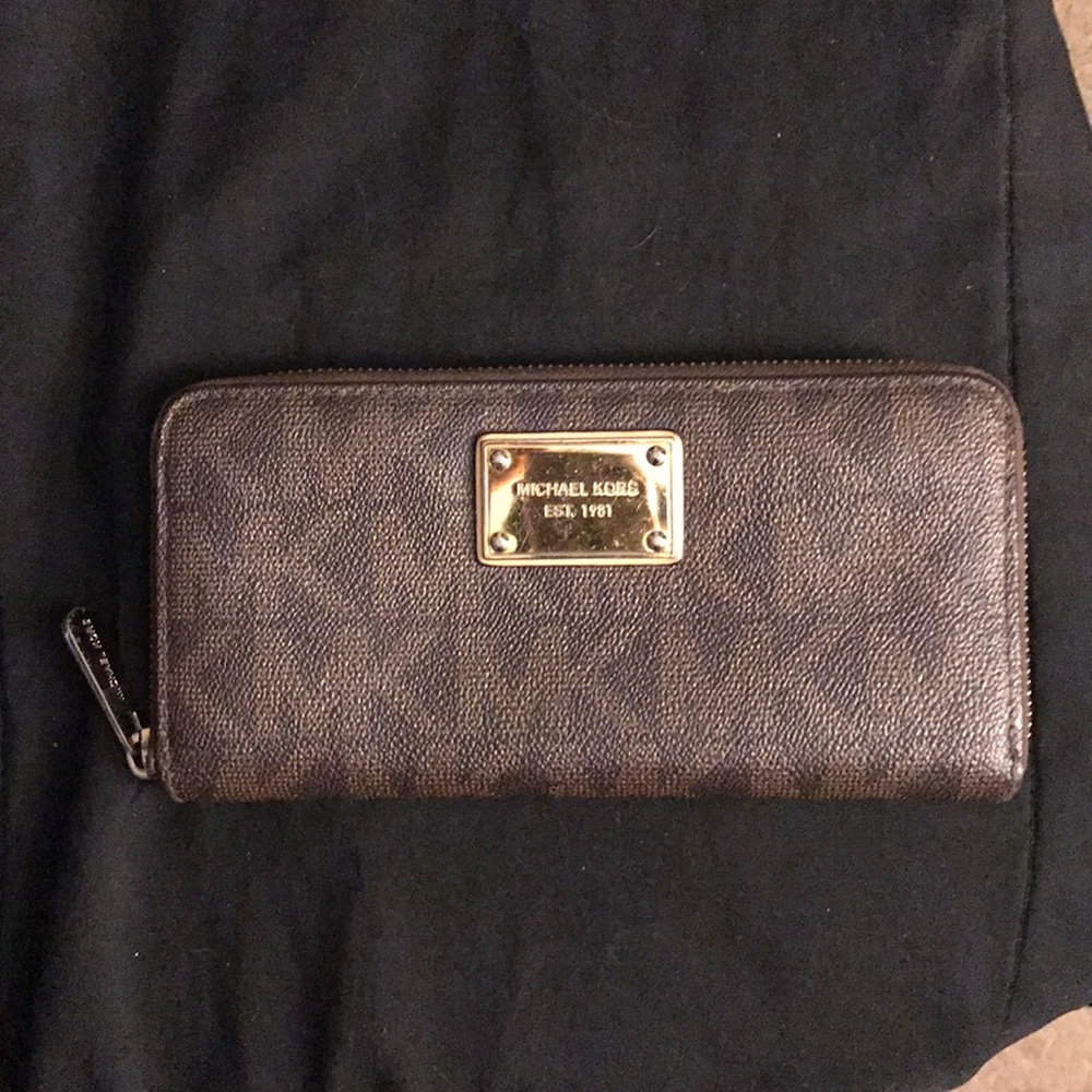 Michael Kors Logo Zip Continental Wallet